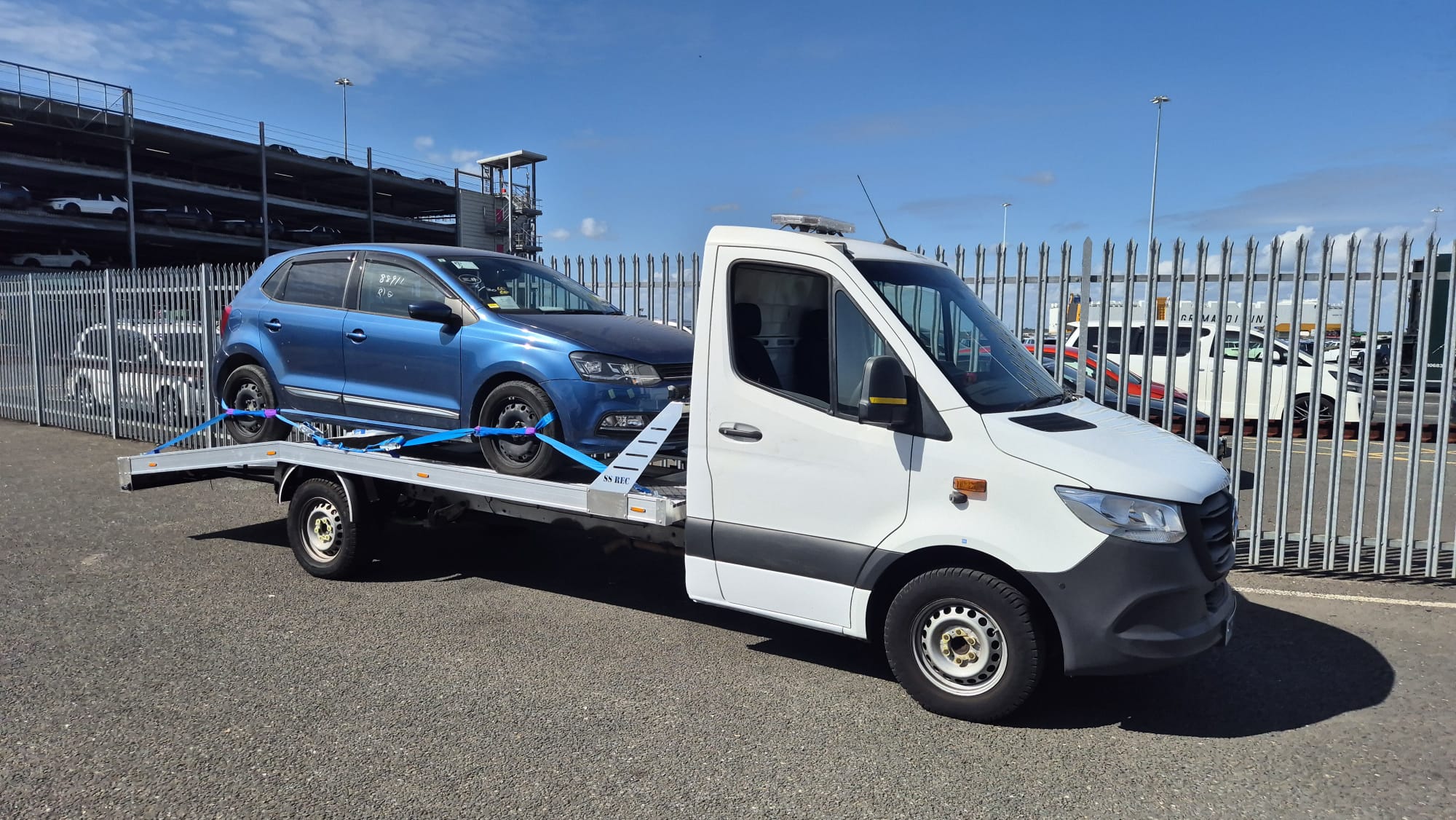 Fast FR8 SUV recovery daylight Greater Manchester
